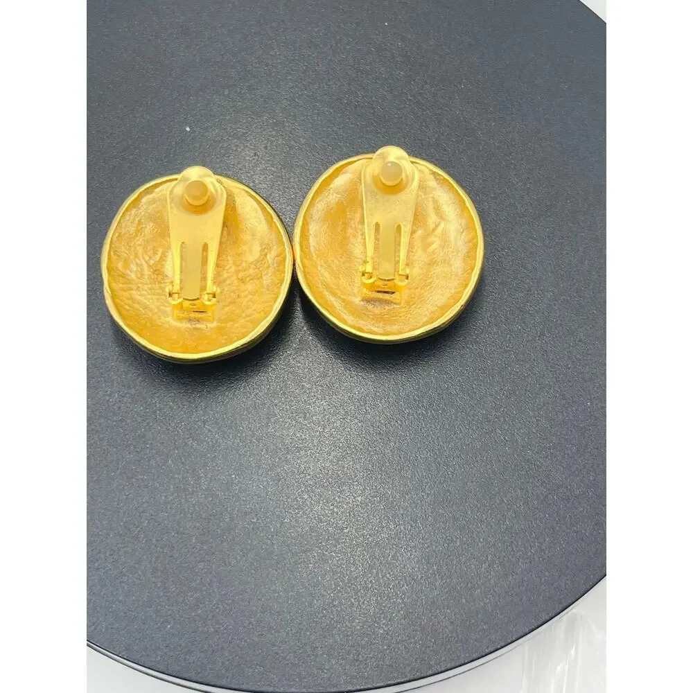 Vintage Unsigned‎ Gold Tone Raised Circular Spiral Swirl Clip On Earrings
